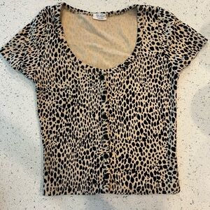 Leopard Crop T-shirt.